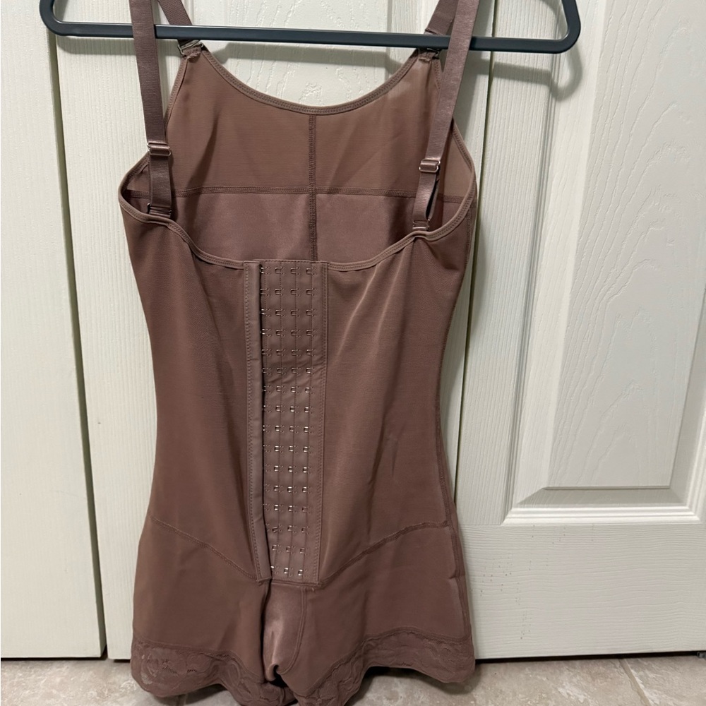 Women’s shape wear tummy control suit
